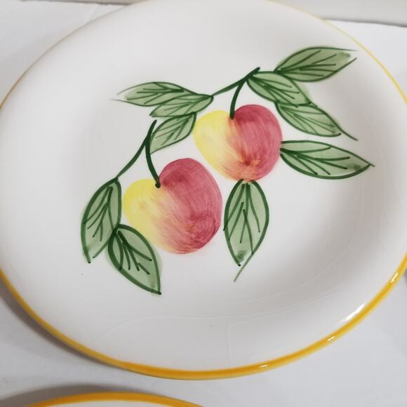 Vintage Lillian Venson 4-8 in. plates made in Thailand - Picture 2 of 7